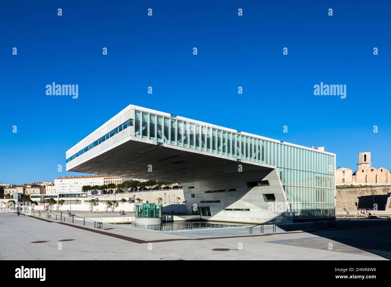 Le bâtiment moderne du Musée des civilisations européennes et méditerranéennes avec réflexion Banque D'Images