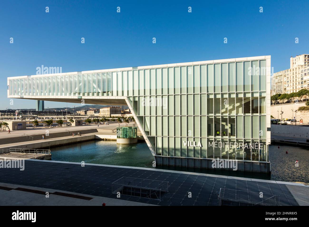 Le bâtiment moderne du Musée des civilisations européennes et méditerranéennes avec réflexion Banque D'Images