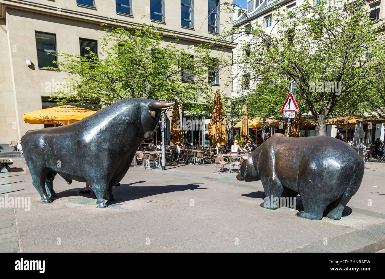 Les statues de Bull et Bear à la Bourse de Francfort Banque D'Images
