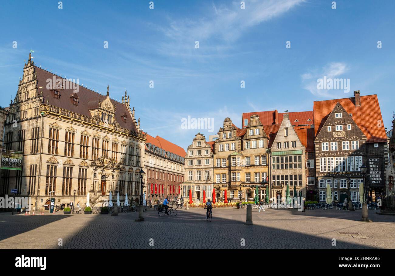 Hôtel de ville et façade de maisons à colombages sur la place du marché de Brême Banque D'Images