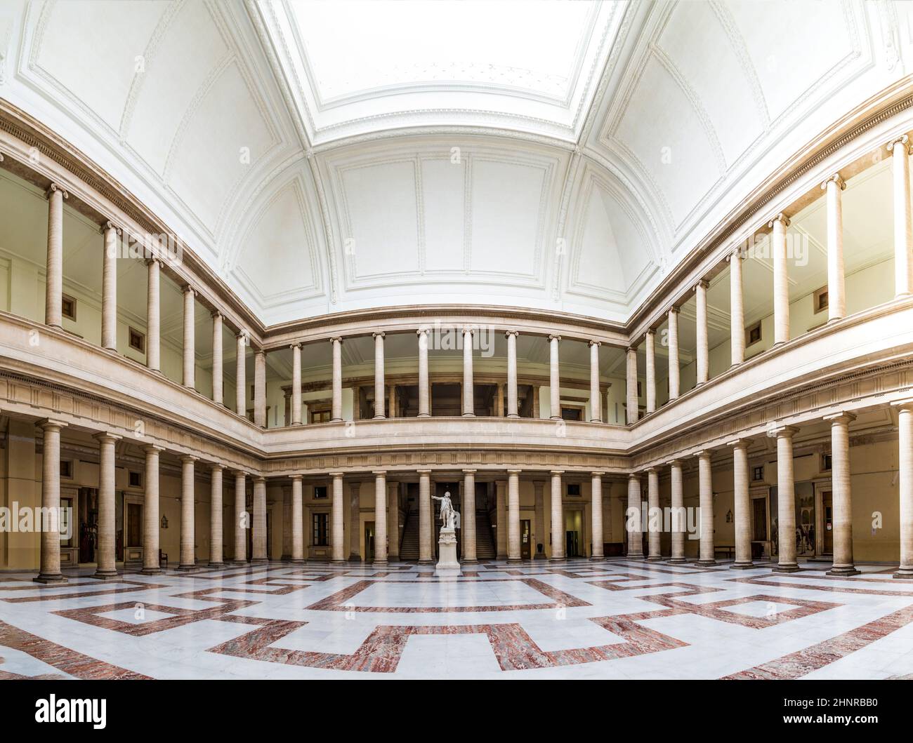 Intérieur du palais de justice avec la cour à Aix en provence Banque D'Images