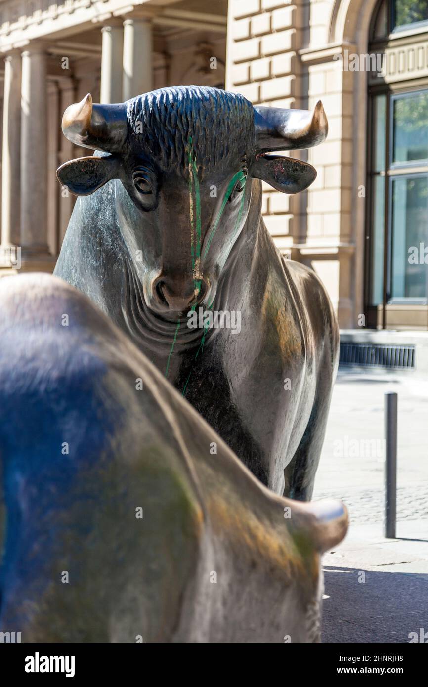 Les statues de Bull et Bear à la Bourse de Francfort Banque D'Images