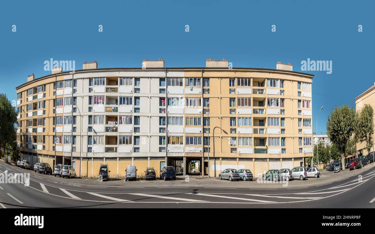 Grande maison d'appartement pour la vie sociale à Cavaillon Banque D'Images