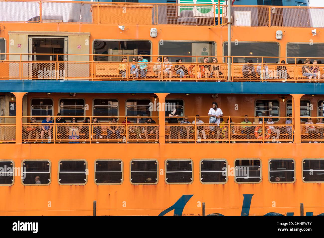 personnes à bord du ferry pour l'île de staten. Le ferry relie Manhattan à Staten Island et est offert gratuitement pour tout le monde Banque D'Images