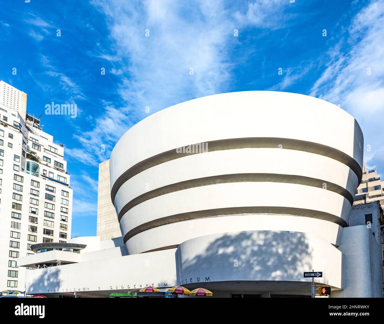 Vue sur la façade du célèbre musée Guggenheim de New York Banque D'Images