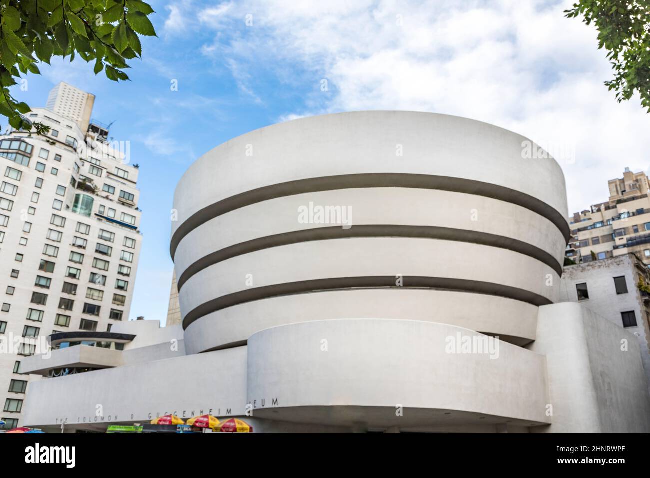 Vue sur la façade du célèbre musée Guggenheim de New York Banque D'Images