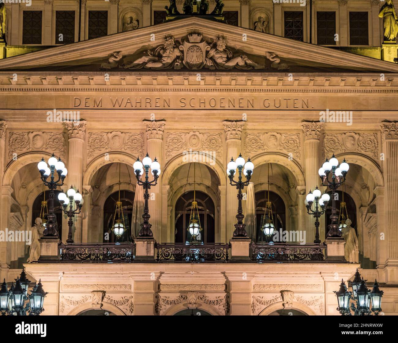 Alte Oper la nuit à Francfort, Allemagne Banque D'Images