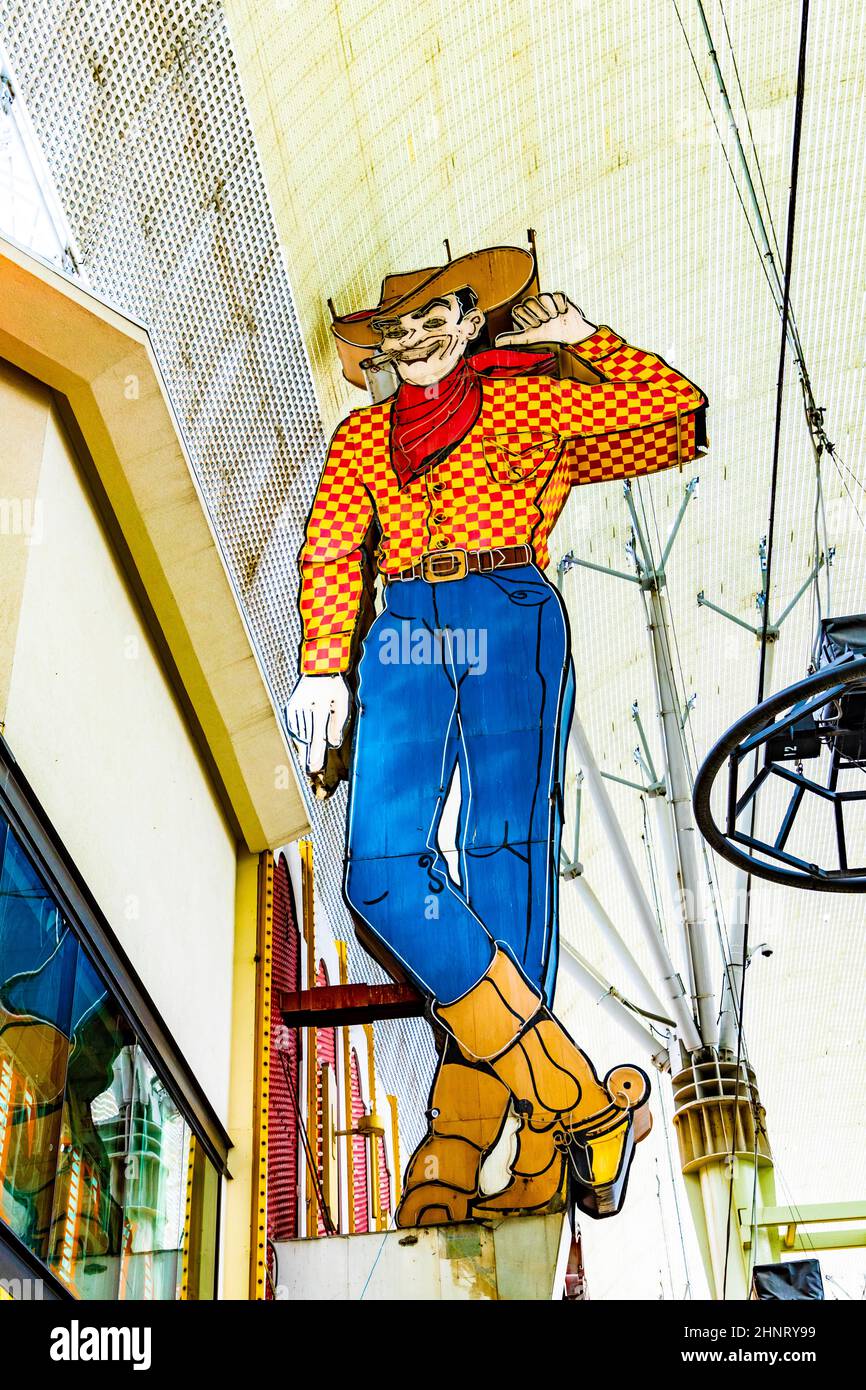 Célèbre panneau de néon de cow-boy au-dessus de la rue Fremont. Banque D'Images