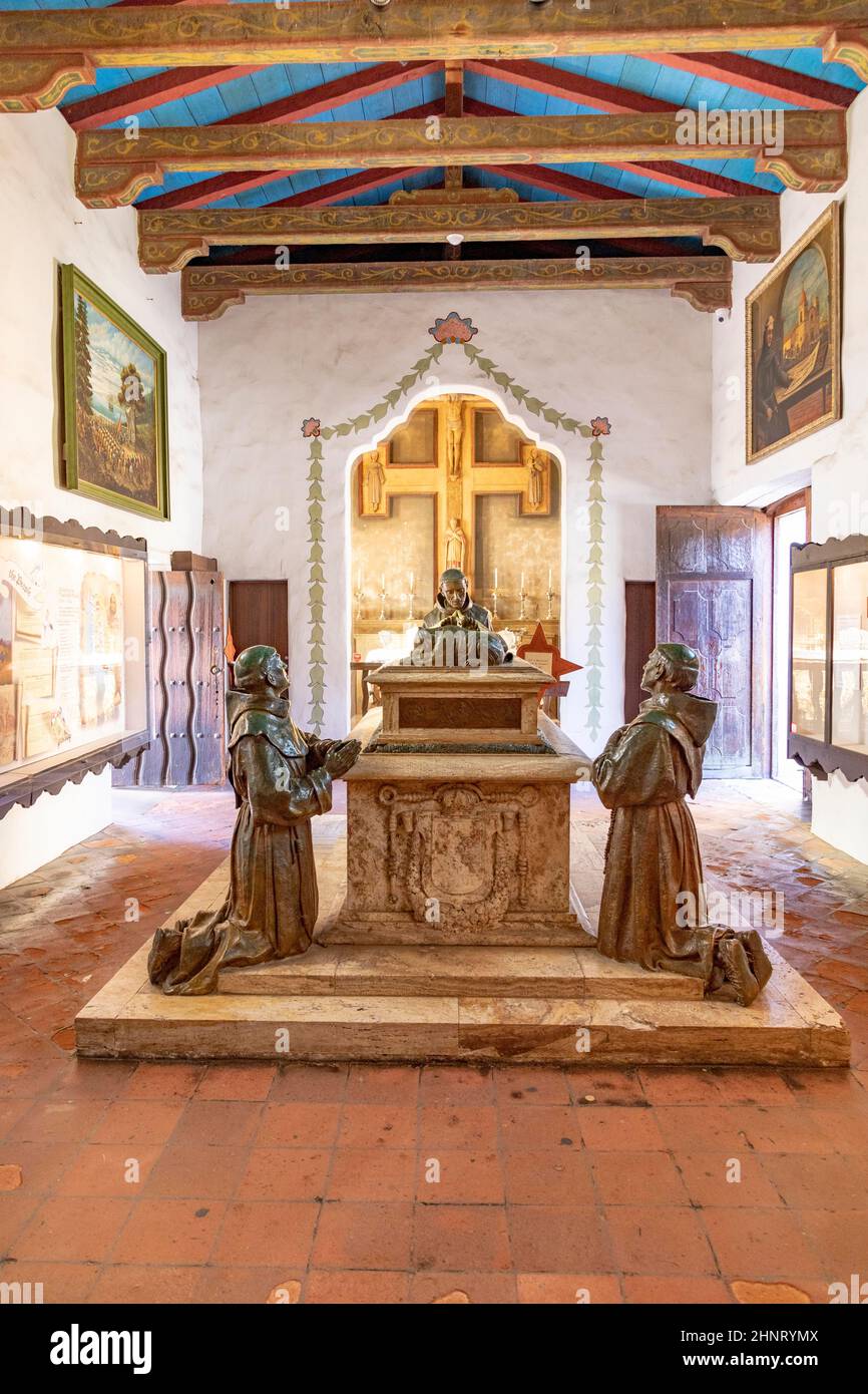 Tombe de Prior à Carmel Mission San Carlos Borromeo à Carmel, Etats-Unis. Le pape Paul II adorait la sainte maria à Carmel Banque D'Images