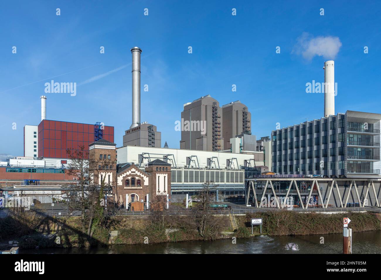 Vue sur la centrale au charbon dans la zone du port ouest de Francfort, en Allemagne Banque D'Images