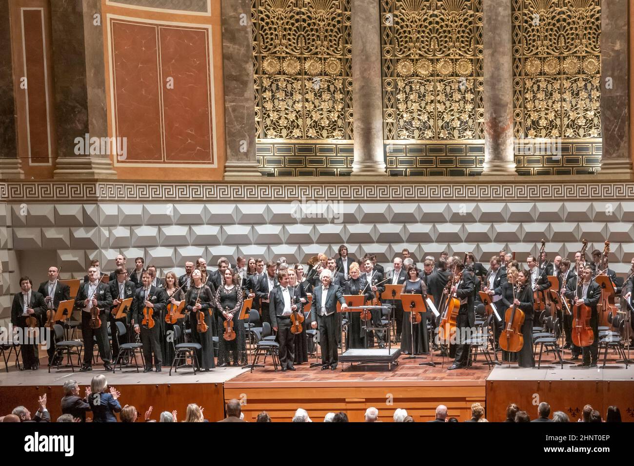 Spectateur Écoutez la représentation de l'Orchestre Philharmonique de Moscou. Banque D'Images