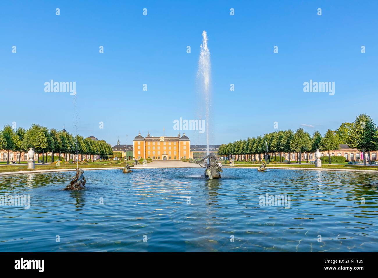 Le célèbre vieux et beau parc de Schwetzingen, le château royal et les jardins, à proximité de la ville de Heidelberg, en Allemagne Banque D'Images