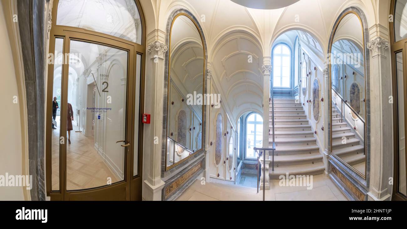 Ancien escalier dans le nouveau musée juif de Francfort, en Allemagne. Le nouveau Musée a été inauguré en octobre 2020 Banque D'Images