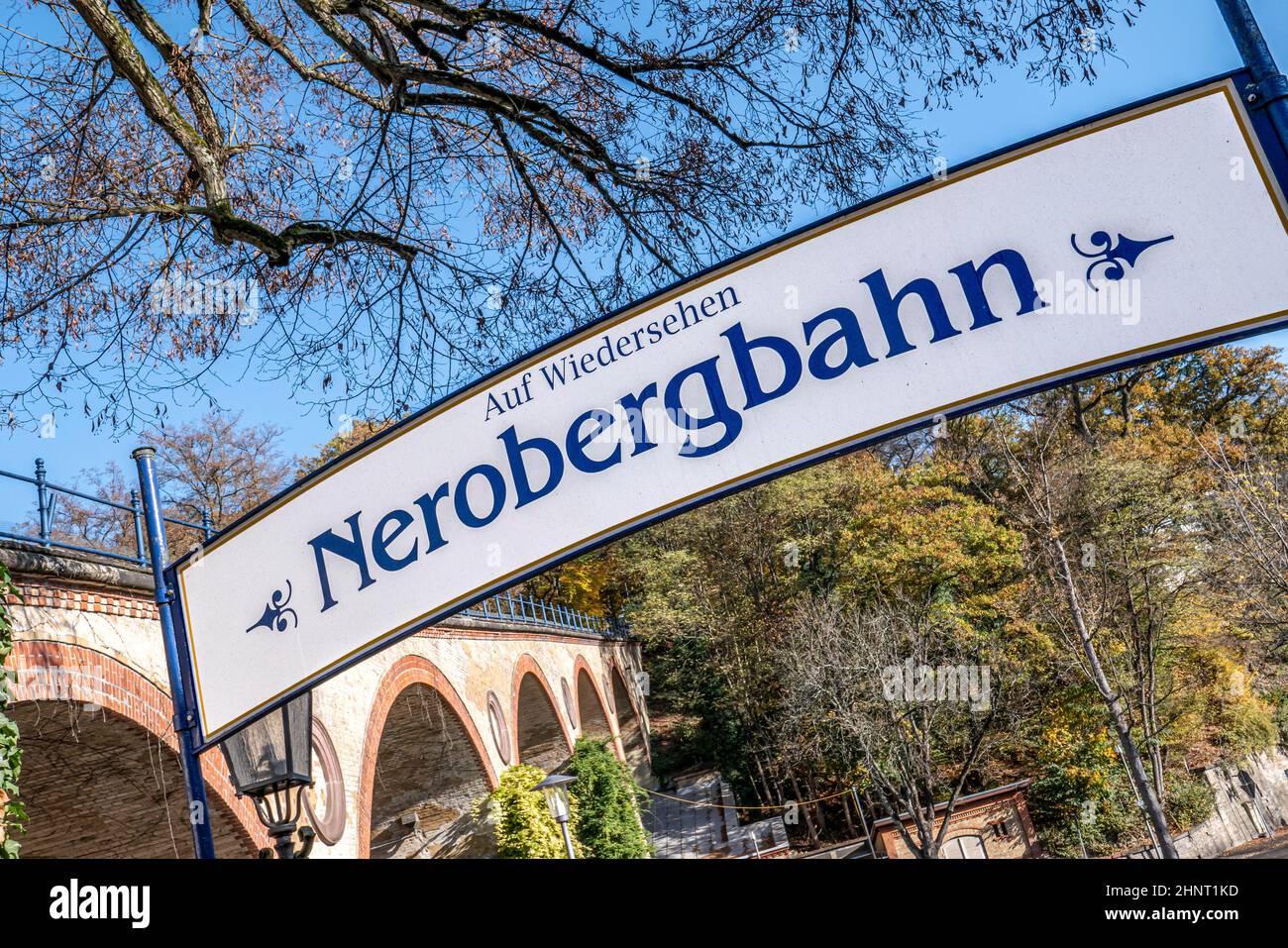 Signalisation Auf wiedersehen Nerobergbahn (au revoir Nero train de montagne) dans le parc Nero à Wiesbaden Banque D'Images
