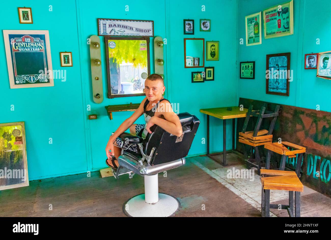 Tourisme dans salon de coiffure vide intérieur de magasin de coiffure Bangkok Thaïlande. Banque D'Images