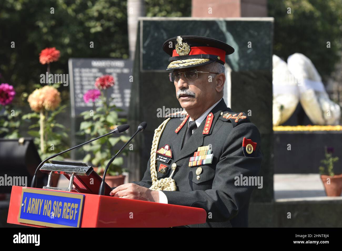 Noida, Inde. 16th févr. 2022. NOIDA, INDE - 17 FÉVRIER : général Manoj Mukund Naravane, chef d'état-major de l'armée, lors d'un événement pour rendre hommage à 38 martyrs à Shaheed Smarak, secteur 29, le 17 février 2022 à Noida, Inde. (Photo de Sunil Ghosh/Hindustan Times/Sipa USA) crédit: SIPA USA/Alay Live News Banque D'Images