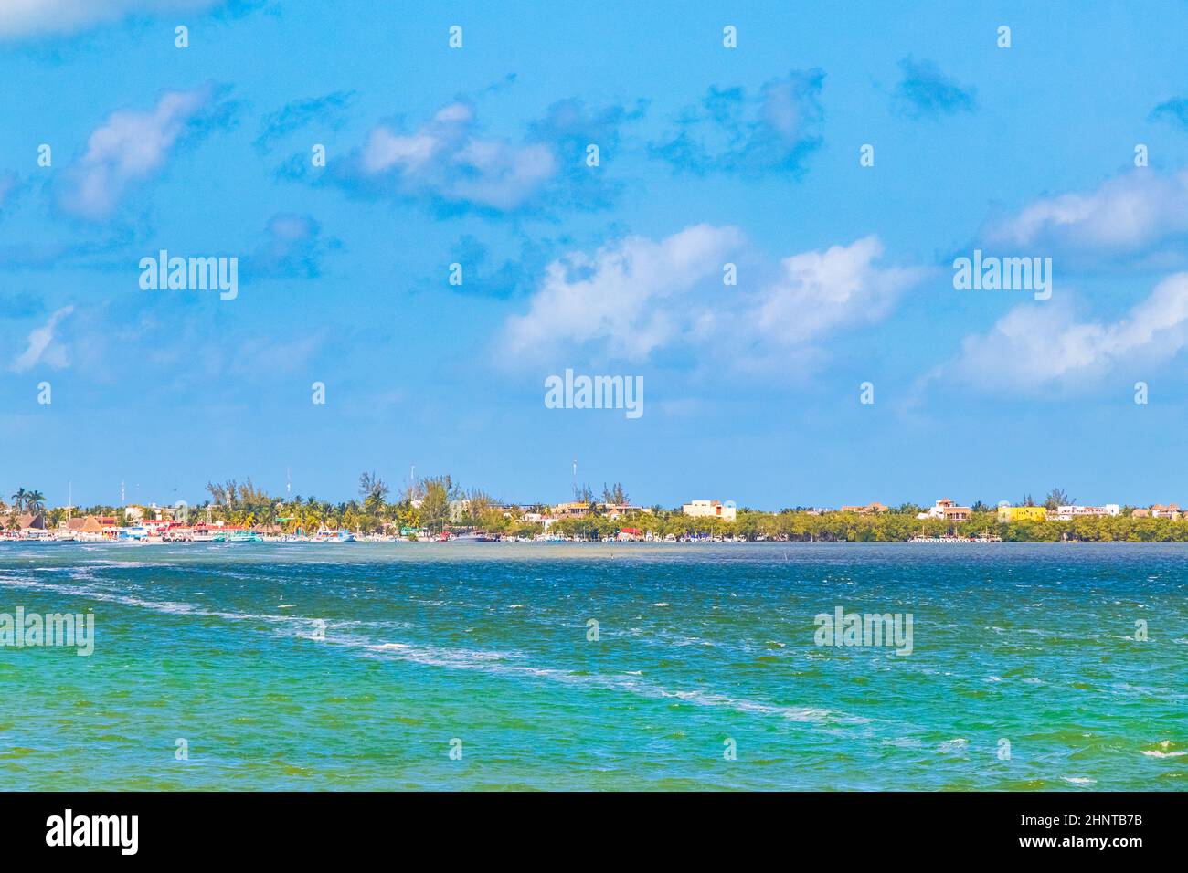 Panorama paysage vue sur la belle île Holbox eau turquoise Mexique. Banque D'Images