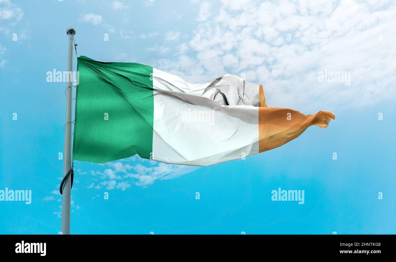 Drapeau de l'Irlande - drapeau de tissu d'ondulation réaliste Banque D'Images