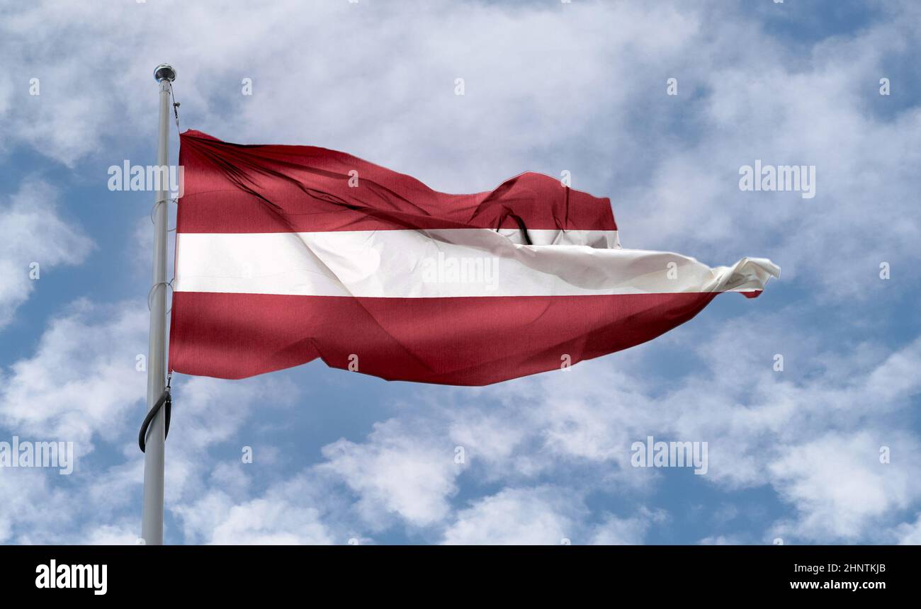 Drapeau de Lettonie - drapeau de tissu d'ondulation réaliste Banque D'Images