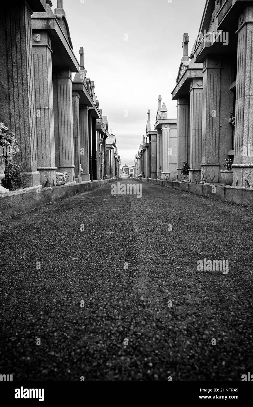 Vieux cimetière avec la mer en arrière-plan Banque D'Images