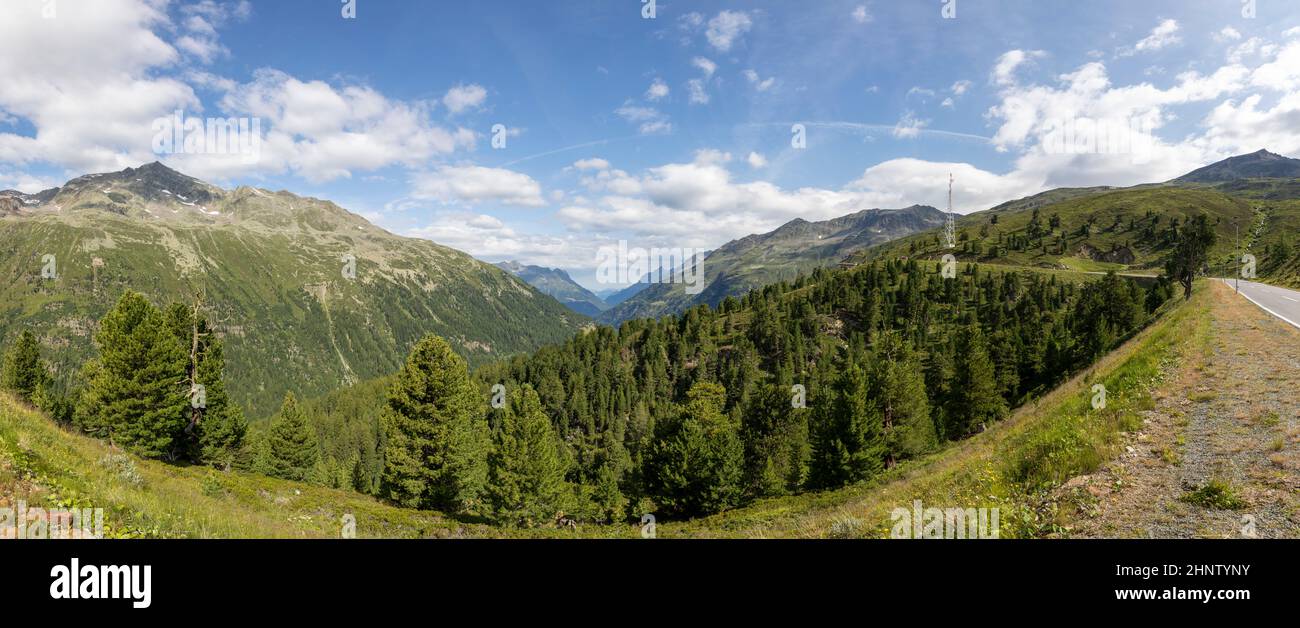 Vue panoramique sur la route alpine de Timmelsjoch dans la réserve naturelle de Texelgruppe. Alpes Oetztal, Tyrol du Sud, Italie Banque D'Images