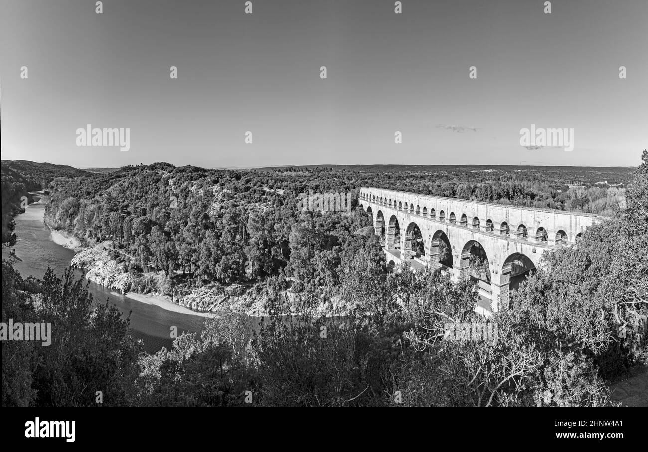 Pont du Gard est un ancien aqueduc romain près de Nîmes dans le sud de la France Banque D'Images