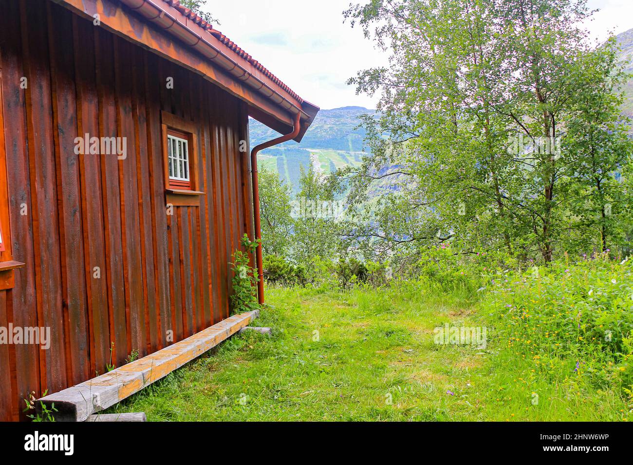 Ancienne cabane en bois marron à Hemsedal, Norvège. Banque D'Images