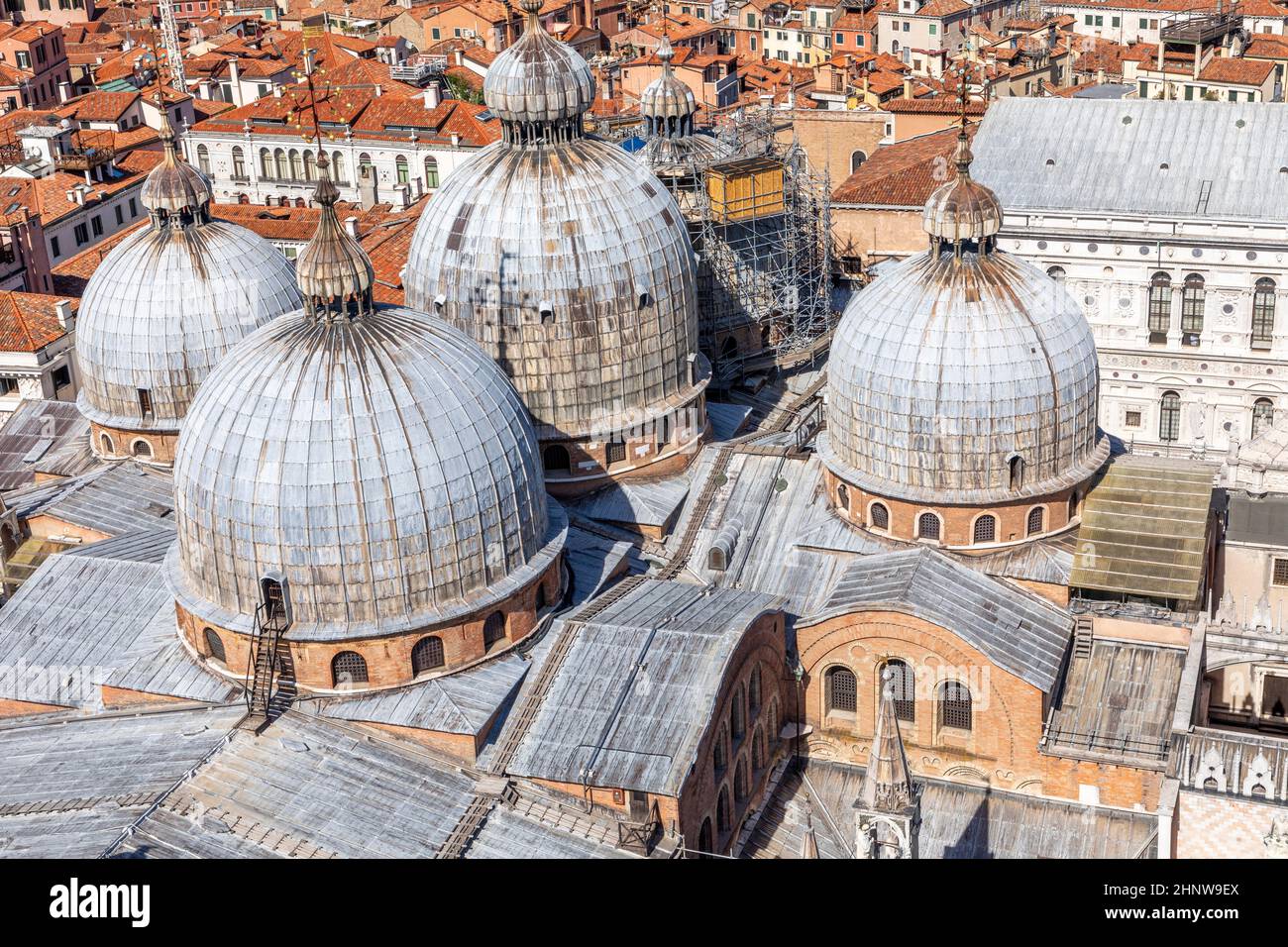 Vue panoramique sur le toit de la cathédrale saint-marc à Venise, Italie Banque D'Images