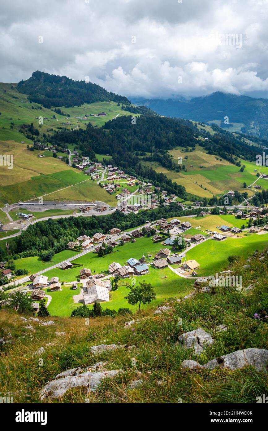 Paysage de montagne et village de Chinaillon.Le Grand-Bornand, haute-savoie, France Banque D'Images