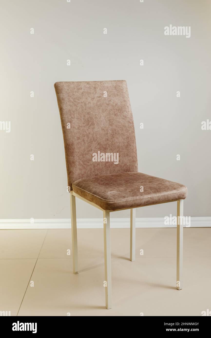 Fauteuil de cuisine moderne et contemporain avec tissus d'ameublement en velours. Banque D'Images