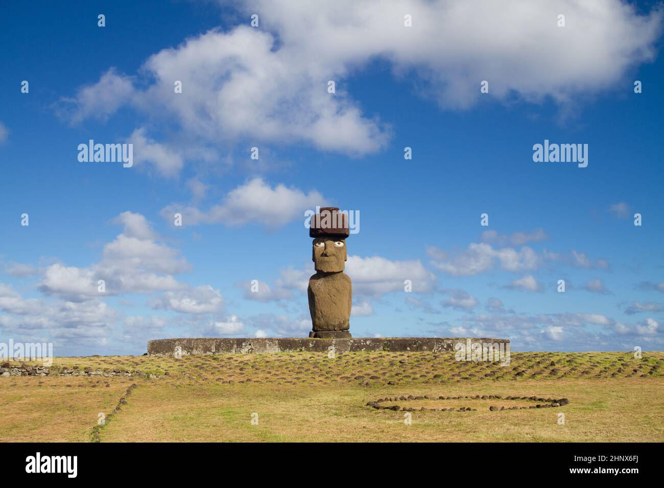 Moai à AHU Tongariki, île de Pâques, Chili Banque D'Images