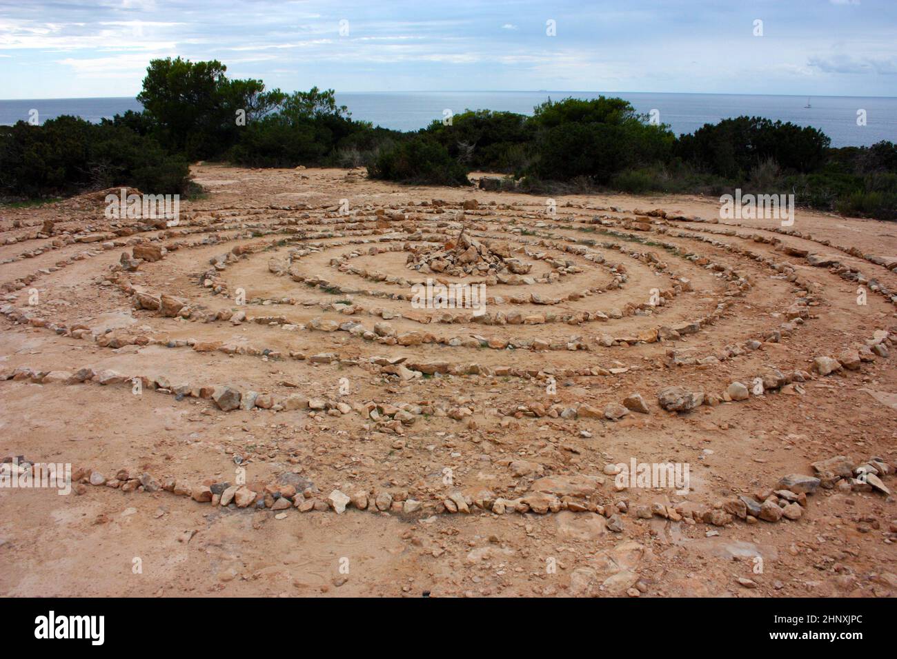 merveilleuse magie pierre spirituelle spirales des hippies sur les côtes d'ibiza et ses tourbillons chamaniques en cercles dans les îles baléares Banque D'Images