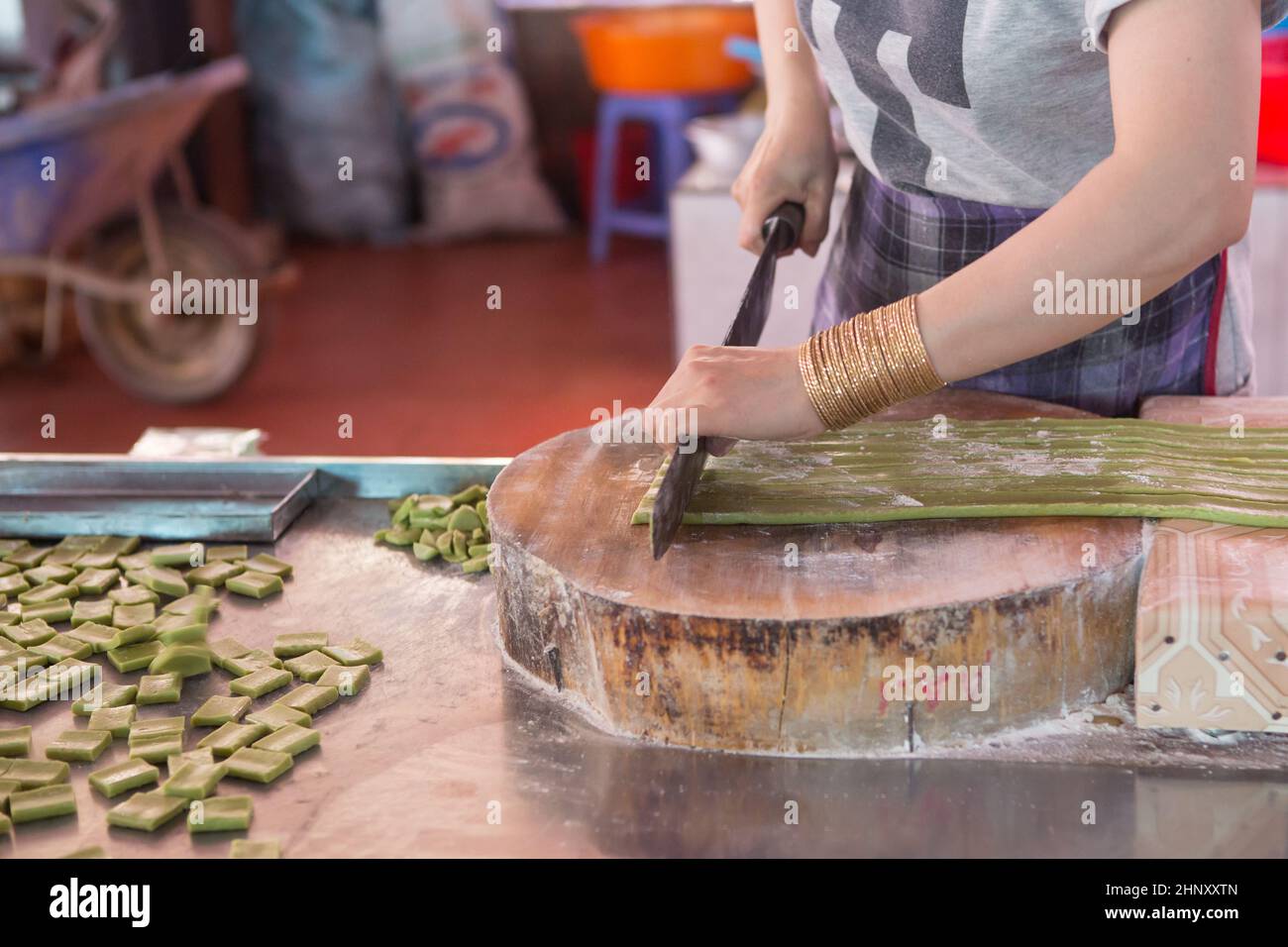 Ben Tre, Vietnam. Fabrication de bonbons à la noix de coco à Ben Tre, con Phung, Phoenix Islet. Banque D'Images