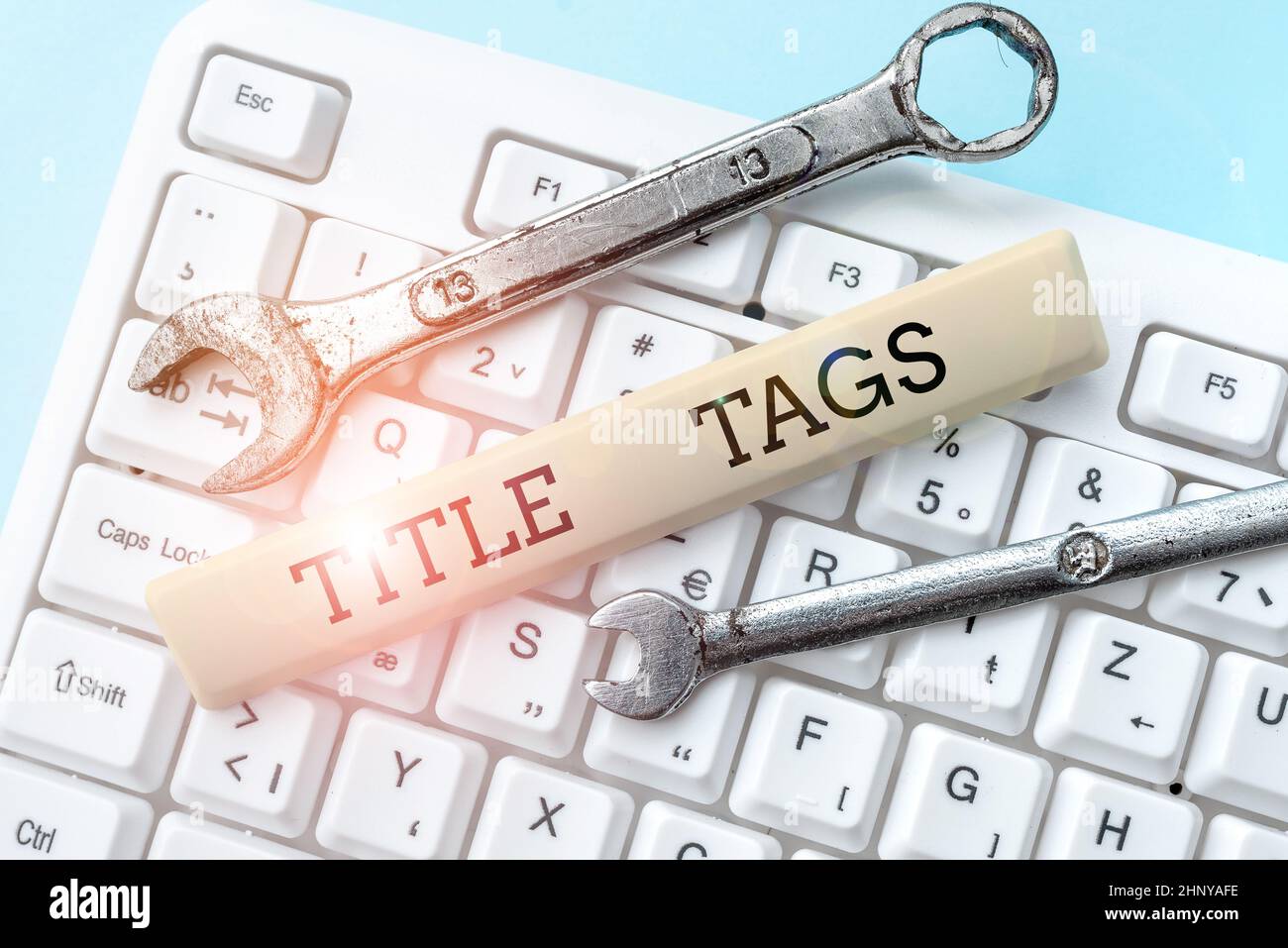 Inspiration montrant le signe étiquettes de titre, approche d'entreprise l'élément HTML qui spécifie le titre d'une page Web formatage et compilation des données en ligne, Banque D'Images