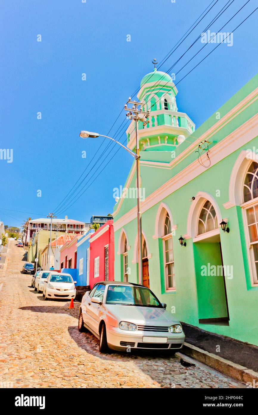 De nombreuses maisons colorées dans le quartier Bo Kaap à Cape Town, Afrique du Sud. Banque D'Images