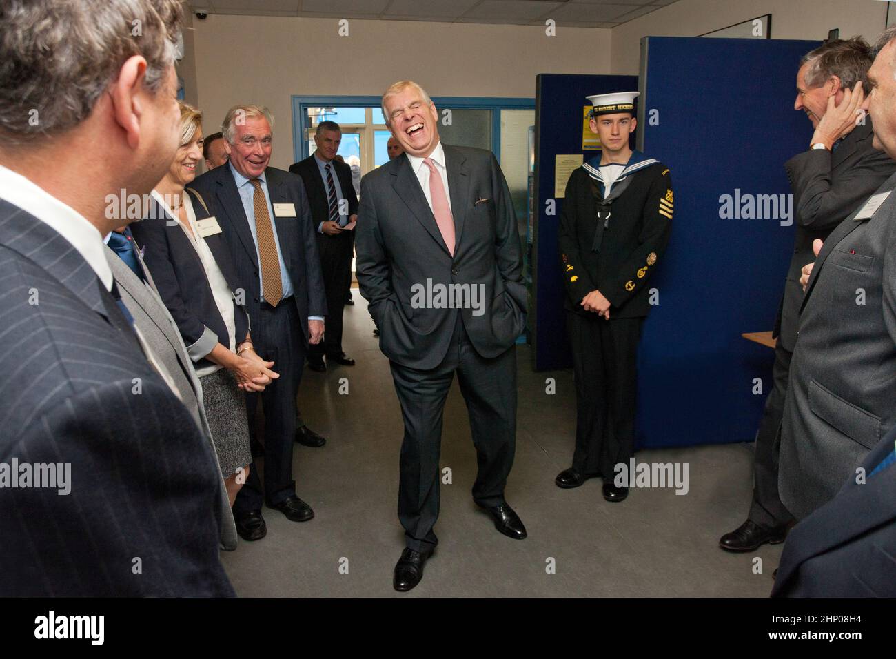 HRH le prince Andrew, le duc de York rit lors d'une visite à un organisme de bienfaisance sans-abri à Cornwall Banque D'Images