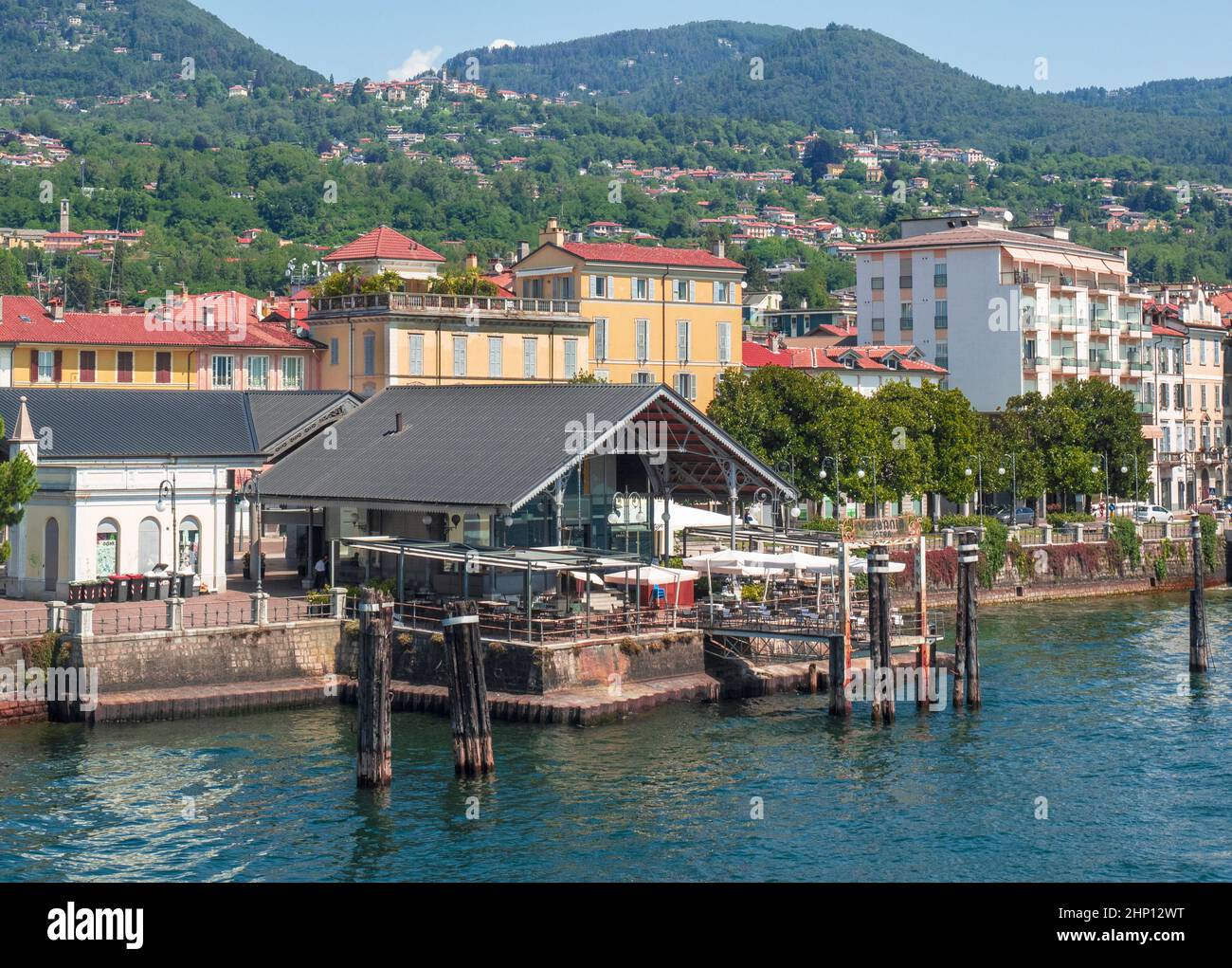 Ancienne jetée de l'intra - Verbania, suggestive bâtiment de la fin du XIXe siècle dans le style Art nouveau. Lac majeur, Italie Banque D'Images