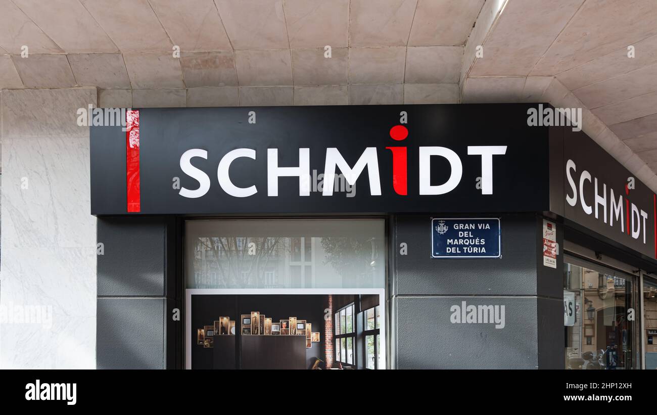 VALENCIA, ESPAGNE - 15 FÉVRIER 2022 : Schmidt est une entreprise européenne spécialisée dans la conception de cuisines modernes et d'intérieurs Banque D'Images