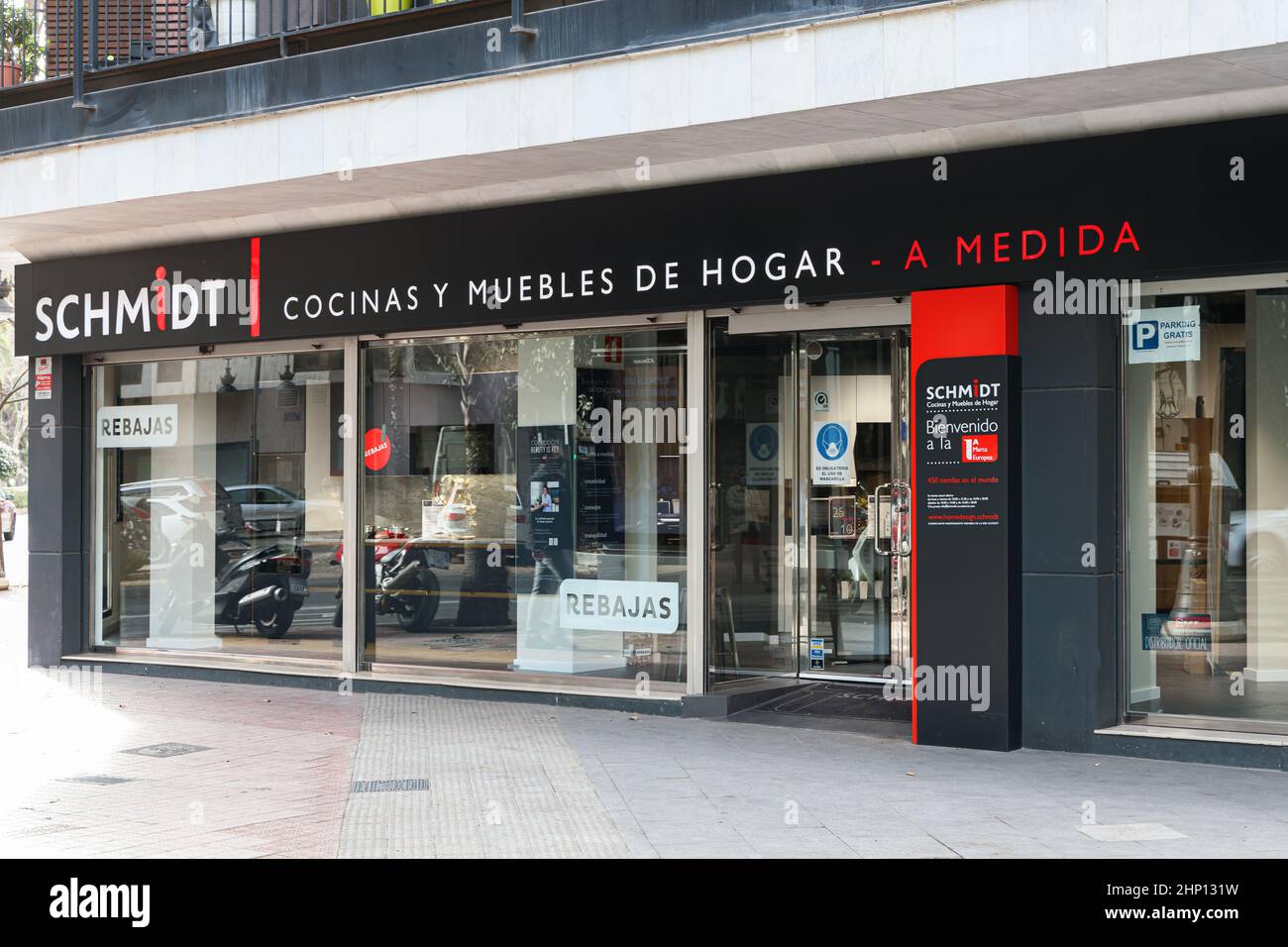 VALENCIA, ESPAGNE - 15 FÉVRIER 2022 : Schmidt est une entreprise européenne spécialisée dans la conception de cuisines modernes et d'intérieurs Banque D'Images
