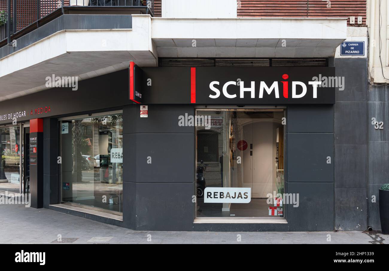 VALENCIA, ESPAGNE - 15 FÉVRIER 2022 : Schmidt est une entreprise européenne spécialisée dans la conception de cuisines modernes et d'intérieurs Banque D'Images