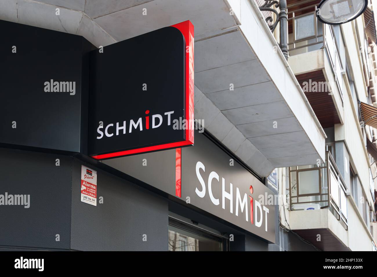VALENCIA, ESPAGNE - 15 FÉVRIER 2022 : Schmidt est une entreprise européenne spécialisée dans la conception de cuisines modernes et d'intérieurs Banque D'Images
