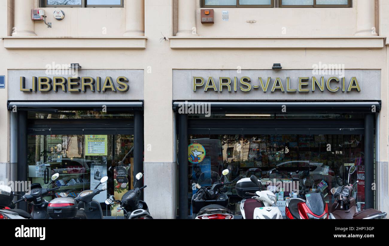 VALENCE, ESPAGNE - 15 FÉVRIER 2022 : Paris Valence est une librairie valencienne traditionnelle Banque D'Images
