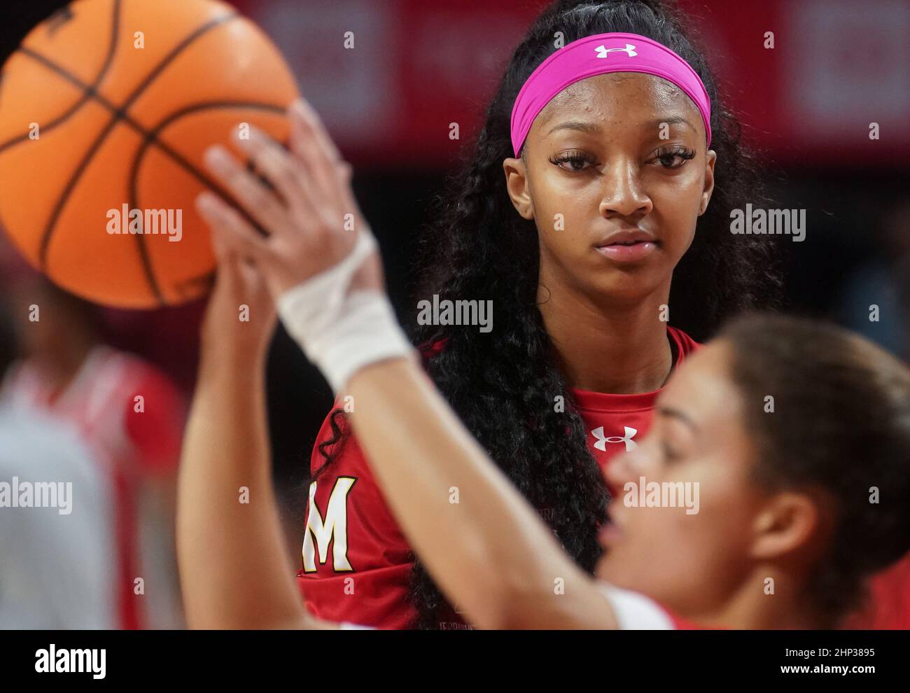 COLLEGE PARK, MD - FÉVRIER 17: Maryland Terrapins forward Angel Reese (10) avant un match de basket-ball féminin de Big10 entre les Maryland Terrapins et Banque D'Images