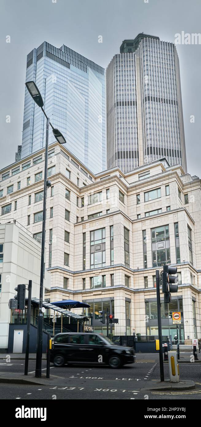 Lloyds Banking Group Building en face de la tour (NatWest) 42 et 22 Bishopsgate (également connu sous le nom de Twentytwo), un gratte-ciel de bureaux dans la ville de Londres. Banque D'Images
