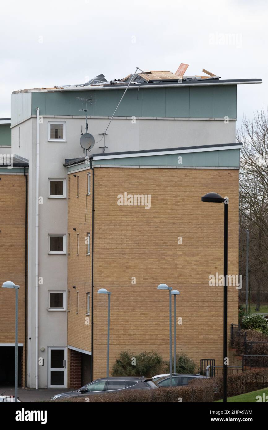 Harlow, Essex. 18 février 2022. Le toit du bloc f s'ouvre pendant Storm Eunice. Photographe : Brian Duffy Banque D'Images