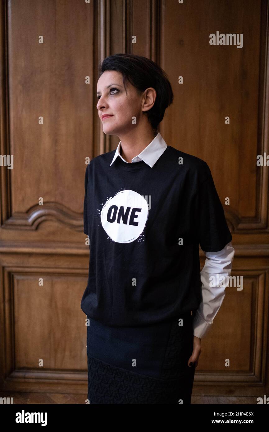 Portrait de Najat Vallaud Belkacem, ancien juriste français et politicien du Parti socialiste qui a été la première femme française à servir de ministre de l'éducation, de l'enseignement supérieur et de la recherche dans les gouvernements des premiers ministres successifs Manuel Valls et Bernard Cazeneuve de 2014 à 2017. France. Banque D'Images