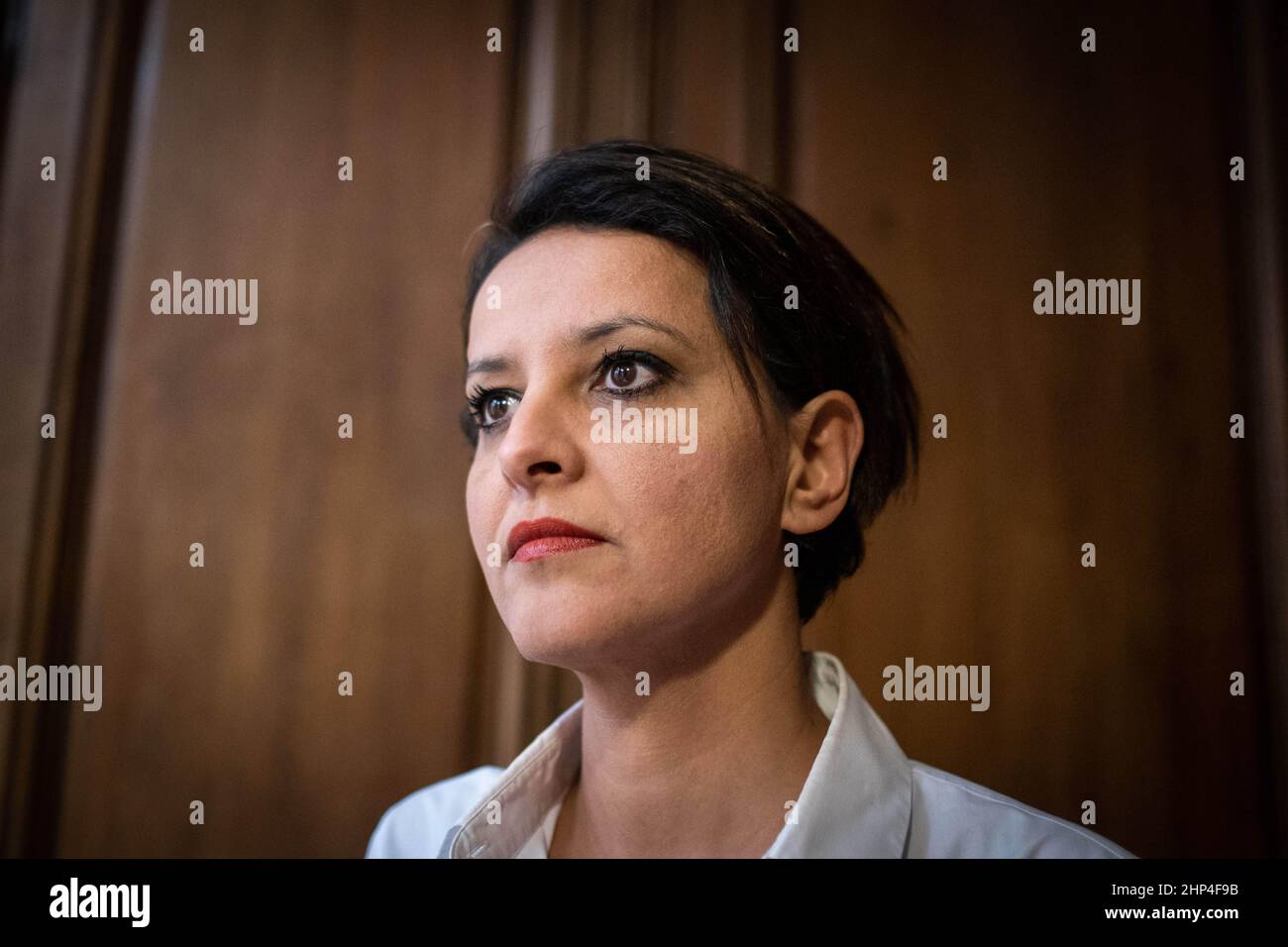 Portrait de Najat Vallaud Belkacem, ancien juriste français et politicien du Parti socialiste qui a été la première femme française à servir de ministre de l'éducation, de l'enseignement supérieur et de la recherche dans les gouvernements des premiers ministres successifs Manuel Valls et Bernard Cazeneuve de 2014 à 2017. France. Banque D'Images