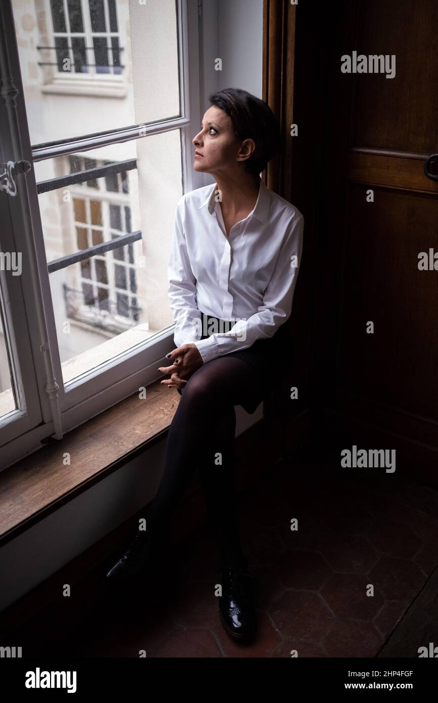 Portrait de Najat Vallaud Belkacem, ancien juriste français et politicien du Parti socialiste qui a été la première femme française à servir de ministre de l'éducation, de l'enseignement supérieur et de la recherche dans les gouvernements des premiers ministres successifs Manuel Valls et Bernard Cazeneuve de 2014 à 2017. France. Banque D'Images