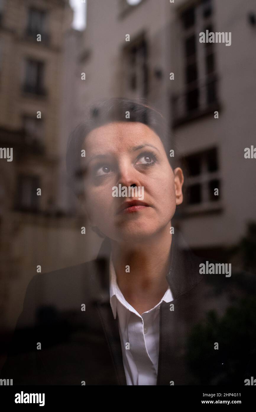 Portrait de Najat Vallaud Belkacem, ancien juriste français et politicien du Parti socialiste qui a été la première femme française à servir de ministre de l'éducation, de l'enseignement supérieur et de la recherche dans les gouvernements des premiers ministres successifs Manuel Valls et Bernard Cazeneuve de 2014 à 2017. France. Banque D'Images