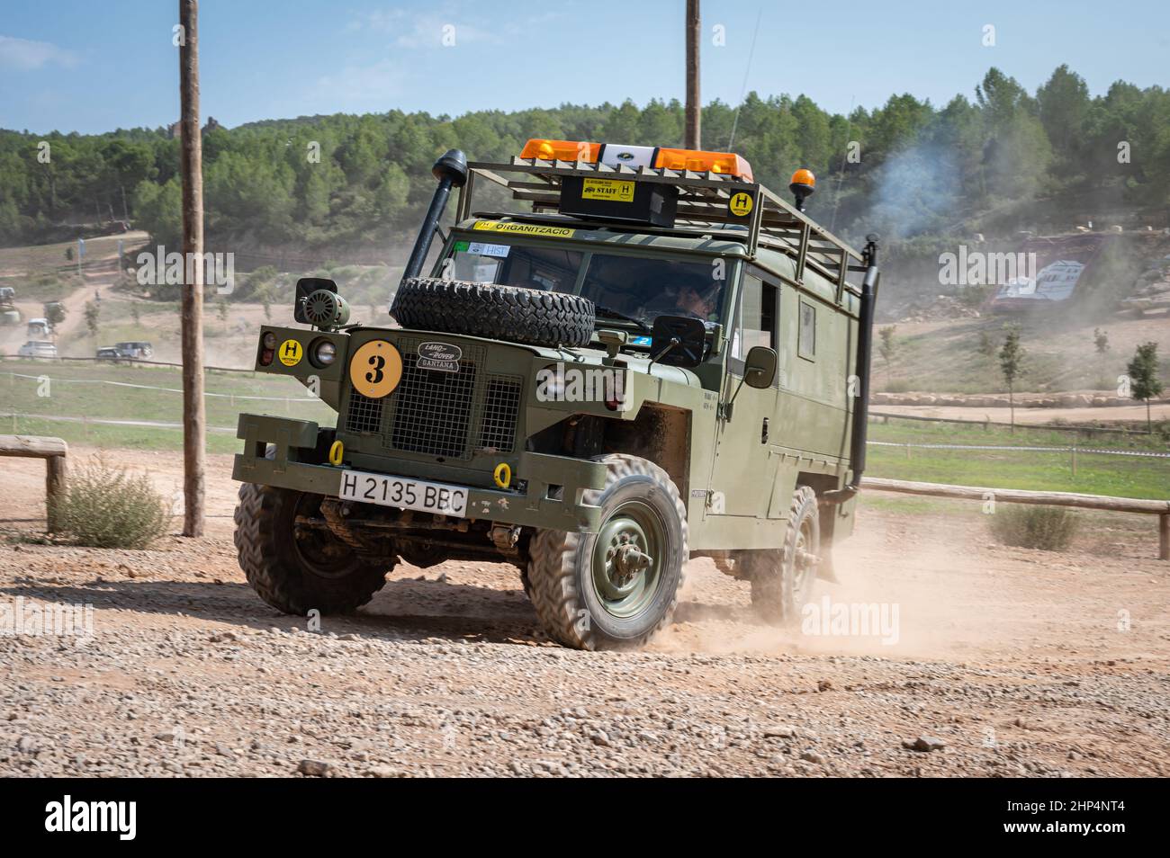 Vue sur Land Rover Santana Ligero assistance par temps ensoleillé Banque D'Images